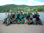 les joueurs devant le lac